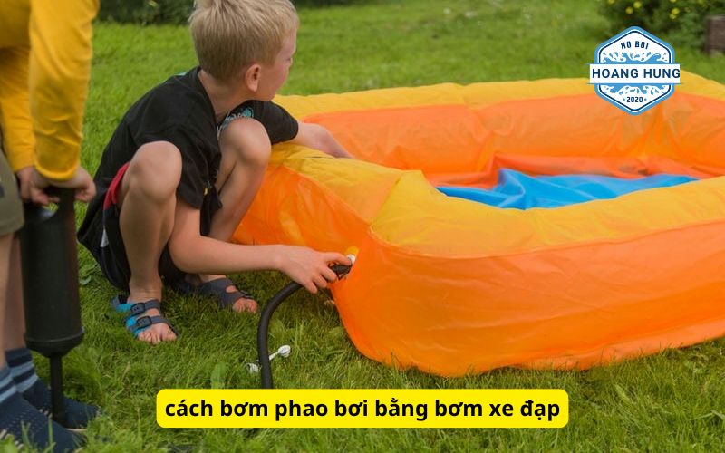 cách bơm phao bơi bằng bơm xe đạp