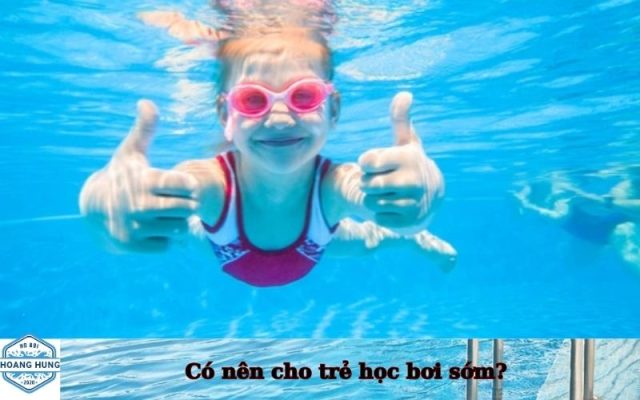 Có nên cho trẻ học bơi sớm