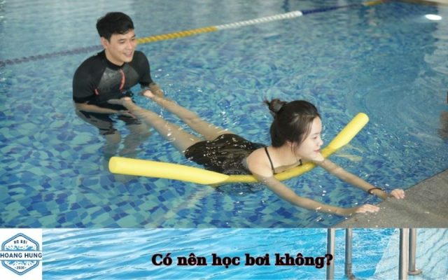 Có nên học bơi không